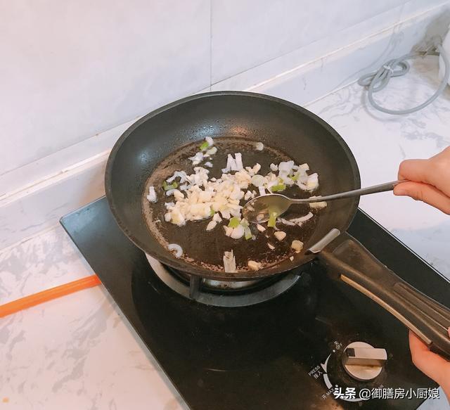 清炒茼蒿怎样做最好吃，3步教你秘制清炒茼蒿