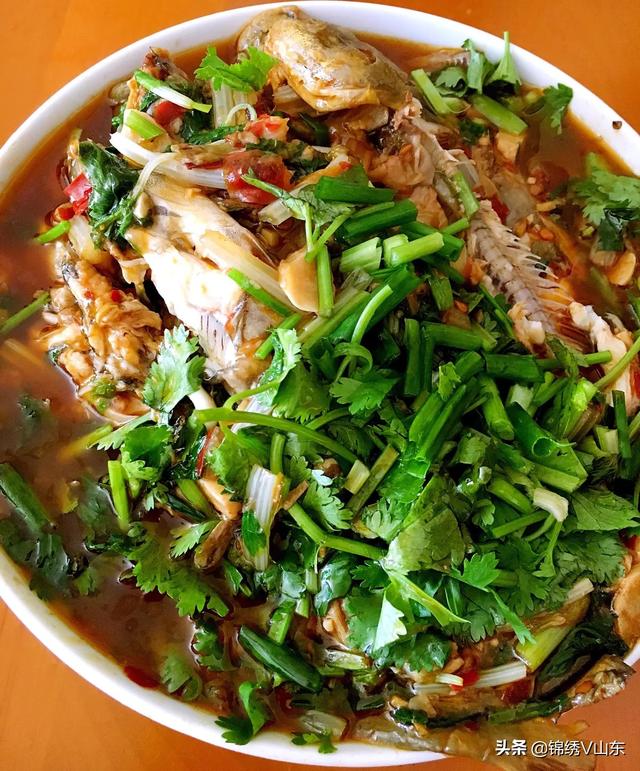 干煸辣椒鸡丁怎么做好吃，学会这几道软烧黄辣丁