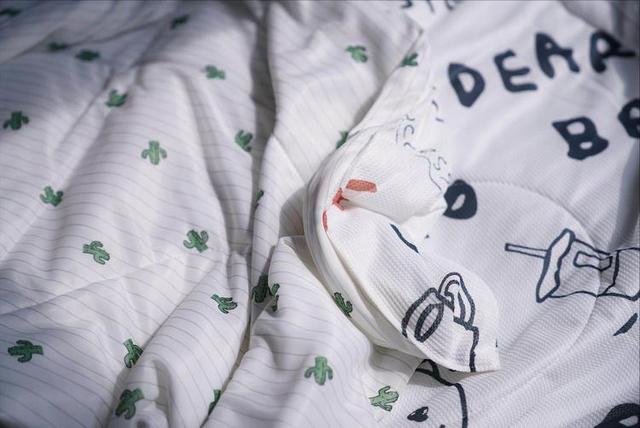 夏天用什么材质的空调被，选对空调被，远离空调病