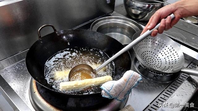 炸春卷热油炸还是冷油，春卷怎么炸又薄又脆（怪不得软塌不酥脆）