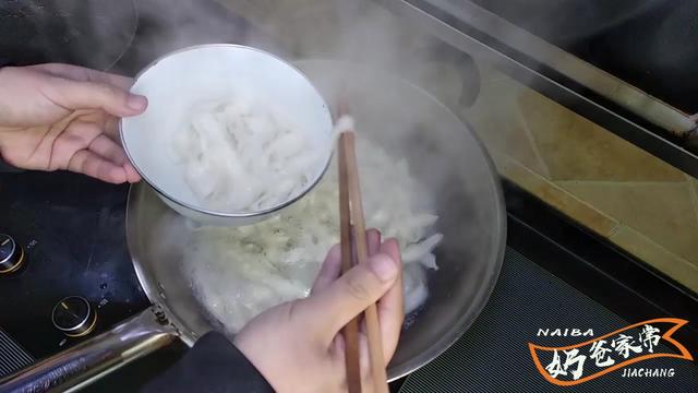 油泼辣子油面正宗做法，四川版的油泼辣子面