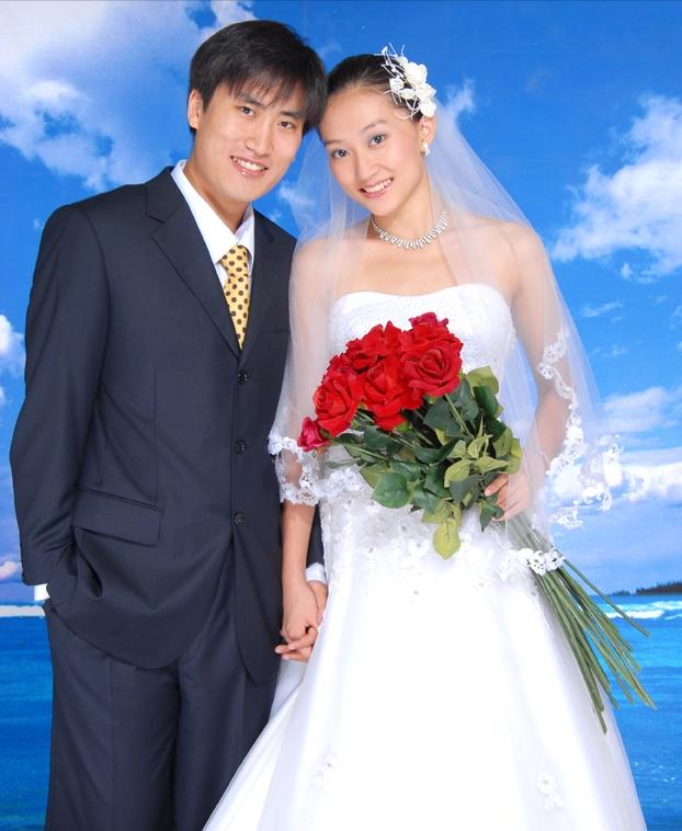 赵玉田扮演者吴云飞的老婆是谁，父亲是赵本山兄弟