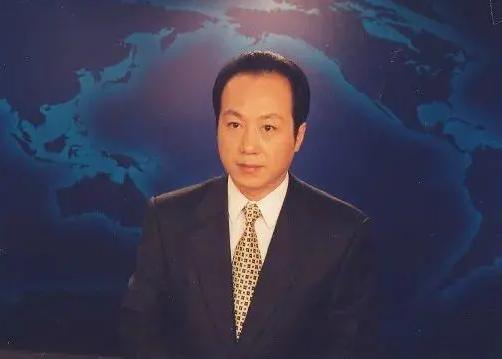 罗京追悼会全部过程，在罗京葬礼上哭到昏厥的妻子