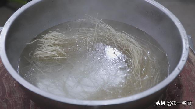 炒粉条怎么做才好吃又简单又好学，不要泡软就下锅炒