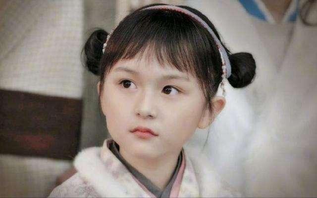 刘楚恬一家三口，小芈月刘楚恬人气不输孙俪