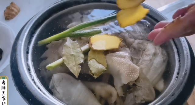 清炖鸡怎么炖好吃，清炖鸡汤怎么做出来才非常好喝（切记不要焯水）