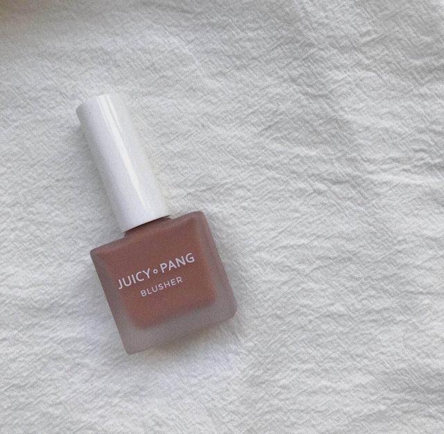 腮红膏哪个好用又持久不掉色，腮红膏它的优点是与肌肤更贴合