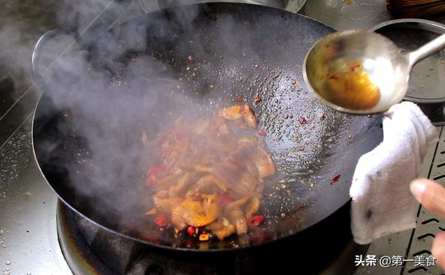 五花肉炒蒜苗正宗做法，蒜苗炒五花肉的家常做法
