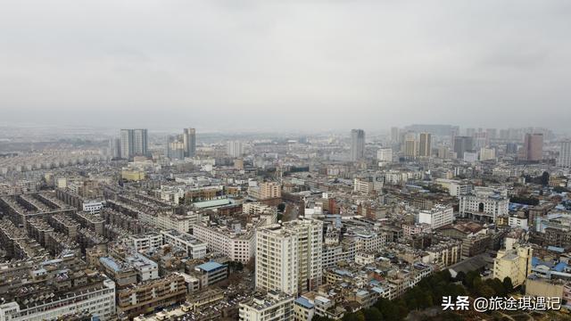 云南养老买房子哪里最好，云南省最适合养老居住的地方（云南有一座低调的旅居养老城市）
