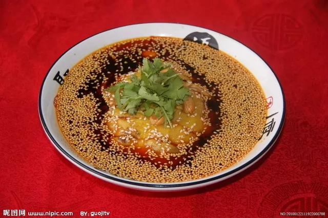 缽缽雞怎么做最簡單，裝進了青、白、黃各色菜
