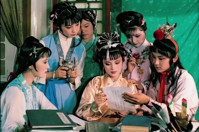 拍旧版红楼梦有灵异出现（87版红楼梦中的诡异巧合）