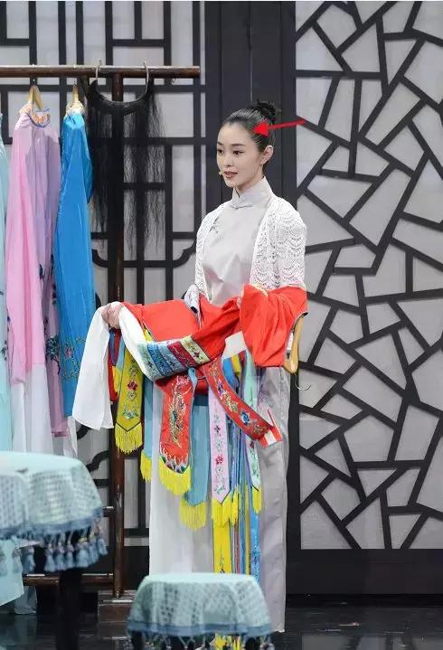 如何降低发际线，如何自然降低发际线（让你改头换面）