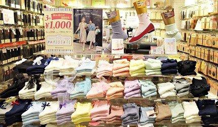 日本女生必买袜子店铺，袜子也是时尚配件