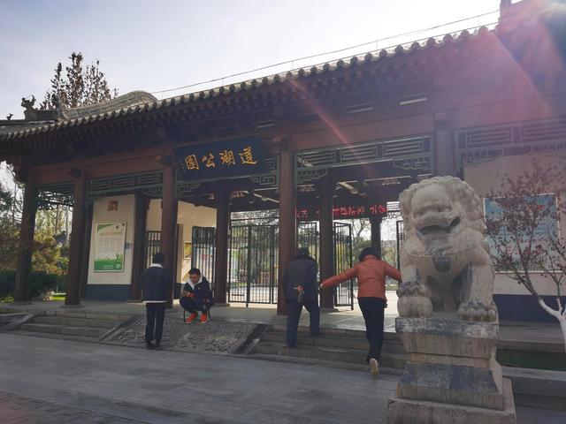 莲湖公园曾是隋唐皇帝举行大典的承天门，明秦王墓