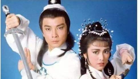 暖冬情感文案馆，孤独是一个人的狂欢