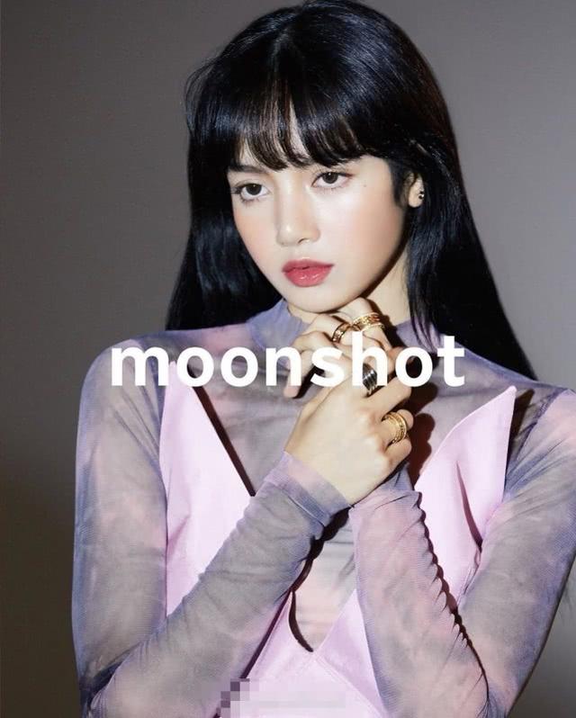 Lisa畫報照更新，穿暈染「皮膚衣」時尚吸睛，醉酒妝更是甜酥網友 娛樂八卦吃瓜 第1张