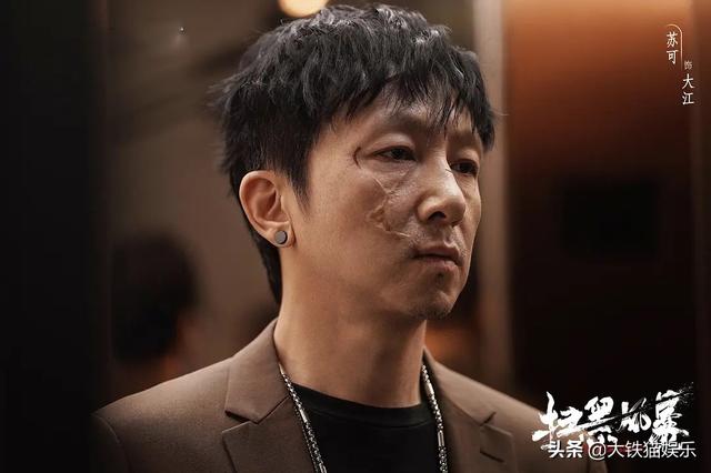 侯长荣年轻照片，扫黑风暴人物原型下场（凭《红楼梦》成名）