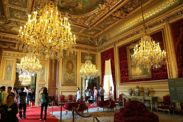 路易城堡卢浮宫，雄伟威严的卢浮宫