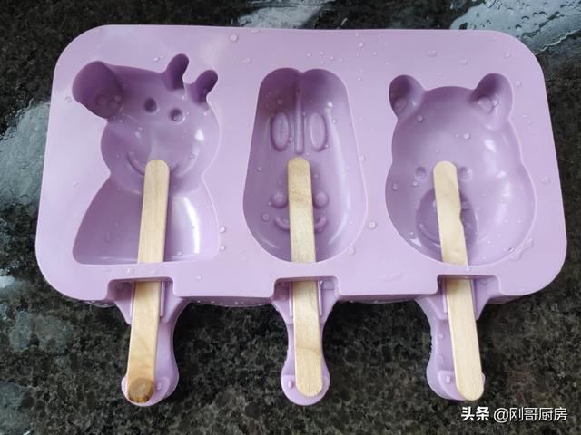 西瓜雪糕制作教程简单，厨师长分享西瓜雪糕的做法