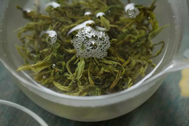 与其赶着人挤人，与亲朋好友奔赴一场叹茶之约