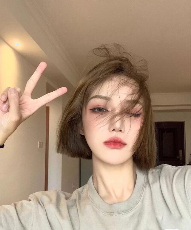 肤色暗黄的人适合染奶茶色发色吗，这5款让黄皮相见恨晚的发色