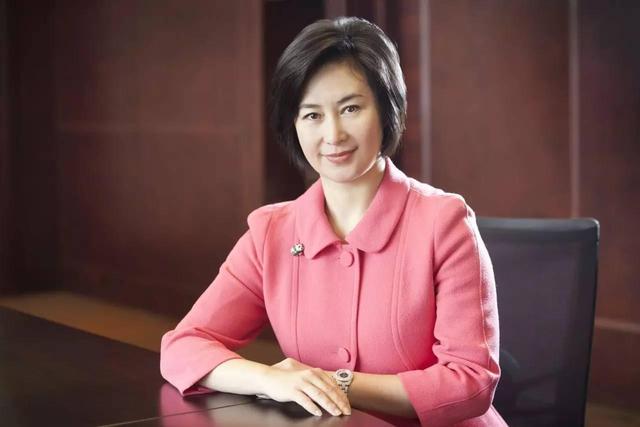 賭王之女何超瓊身份顯赫依舊無法逃脫家族魔咒，攜10億嫁許晉亨 娛樂八卦吃瓜 第8张