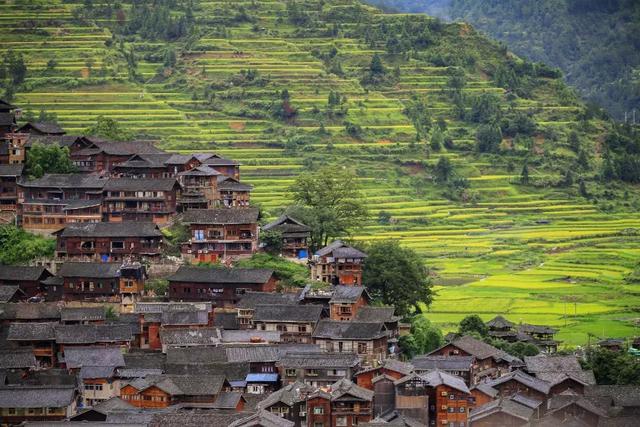 贵州比较适合自驾游的公路，看尽贵州山水风光和少数民族风情