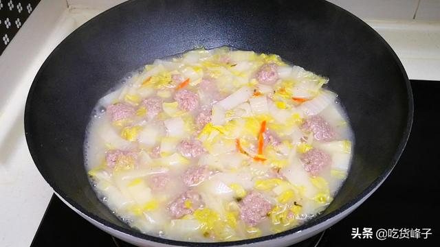 羊肉肉丸汤的做法，三宝自制羊肉丸子汤