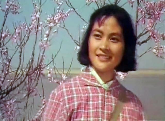 王心刚老电影故事片，张瑞芳主演孙道临朗诵