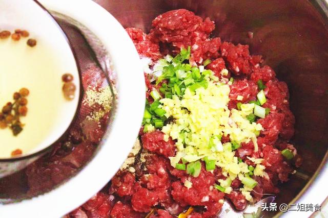 如何汆胡萝卜羊肉丸子，做萝卜汆羊肉丸子