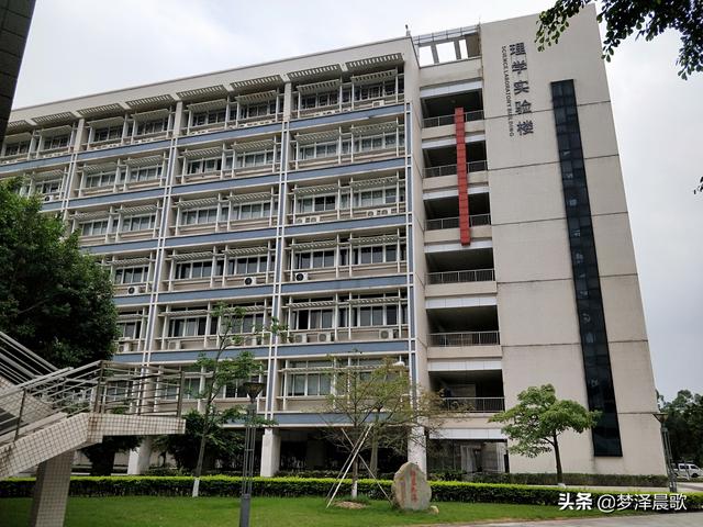 美丽大方的校园，郑州市创新实验学校金桂街校区开展“最美教室”活动