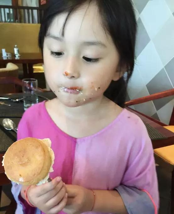 刘楚恬一家三口，小芈月刘楚恬人气不输孙俪