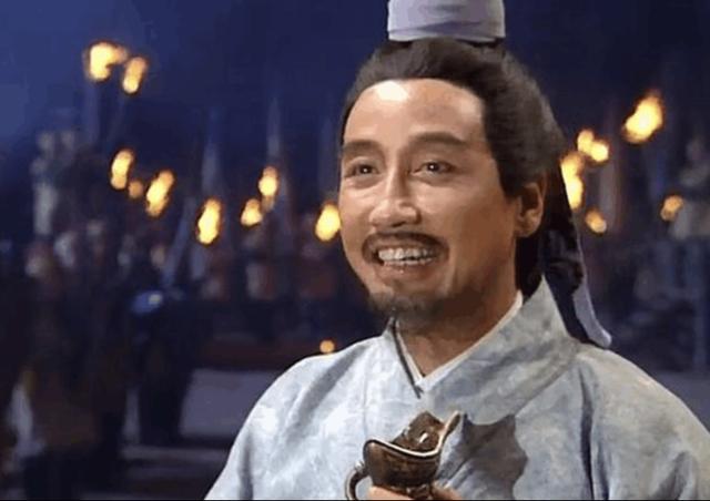 蒋干是什么人物，如何评价三国演义中蒋干这角色