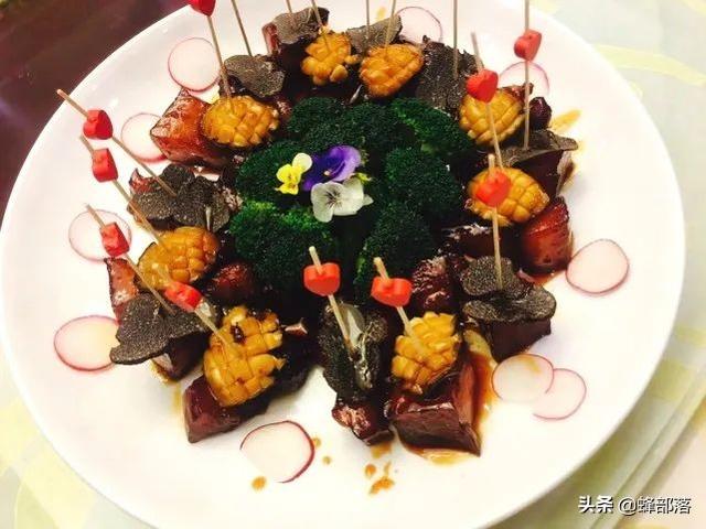 农村常见的食用菌，农村俗称猪拱菌