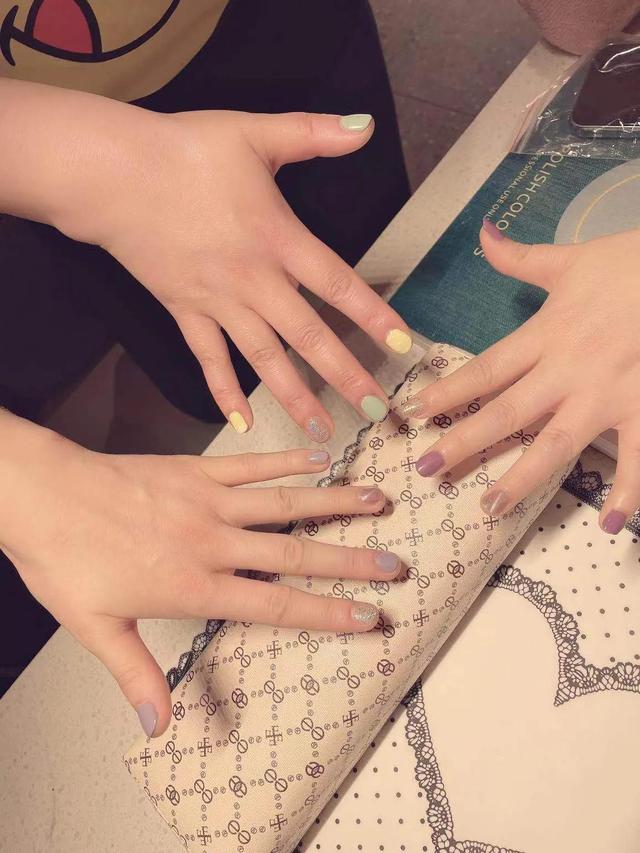 海底捞美甲时间，海底捞排队时可以做美甲（五一前打卡海底捞做个美甲）