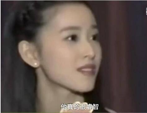 章泽天 刘强东，奶茶妹妹章泽天和刘强东相差多少（女方打扮可爱青春显得二人像父女）