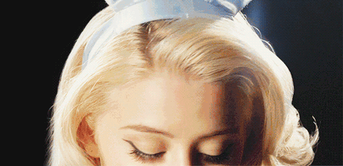 欧阳娜娜卫衣穿搭粉色，怕胖又管不住嘴