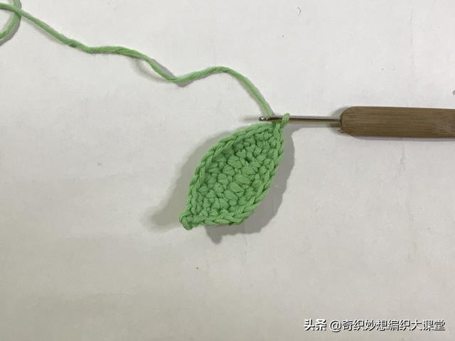 情人节礼物送什么与众不同的情人节，钩一朵永不凋谢的钩针玫瑰花送给爱人！
