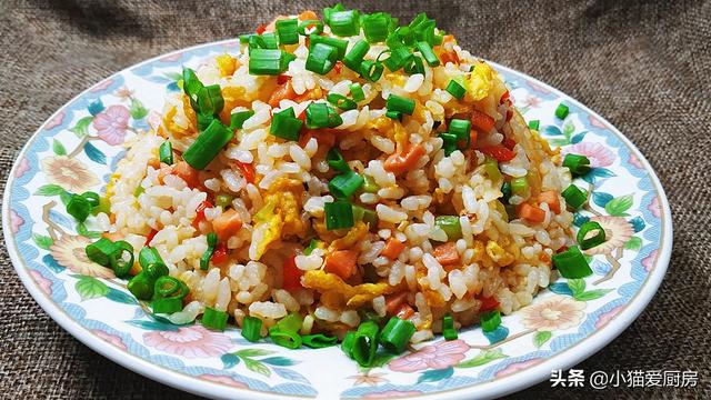 蛋炒饭的制作过程，如何制作超级美味的鸡蛋炒饭