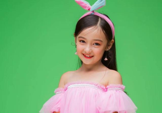 风起霓裳幼年琉璃扮演者，小琉璃10岁就长相太萌
