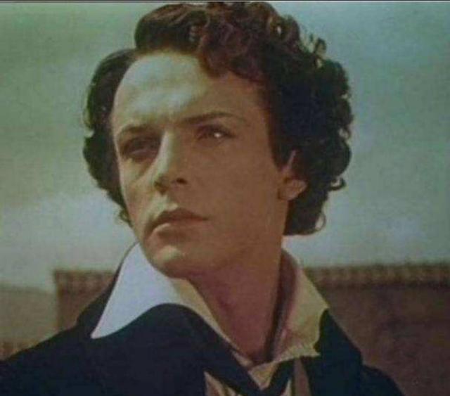 牛虻每个人物简介，牛虻看到流泪一个儿子对父亲最深切的爱和最无奈的呼喊