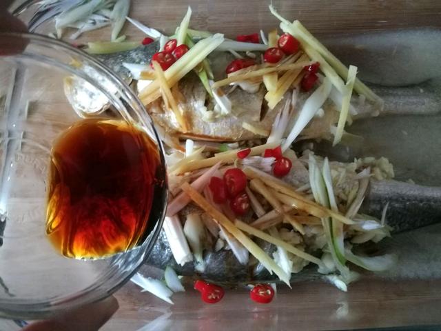 黄花鱼能清蒸吗，黄花鱼清蒸简单做法（黄花鱼最简单的做法“清蒸黄花鱼”）