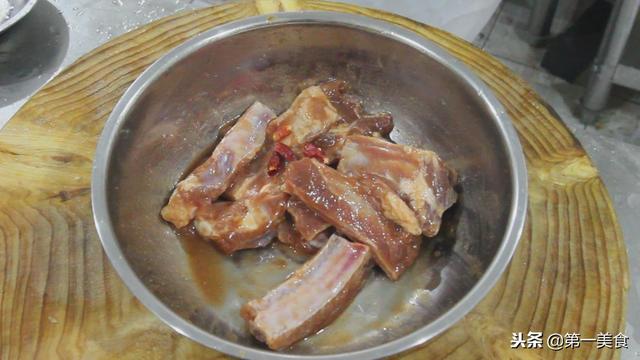 糯米排骨的做法，怎么做糯米排骨最好吃（大厨告诉你饭店糯米排骨做法）