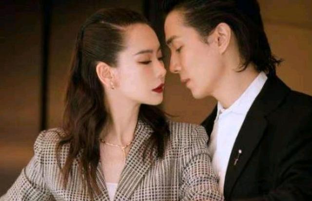 戚薇袁成杰的歌，戚薇为什么要叫7哥（连睡衣也能穿出时尚感）