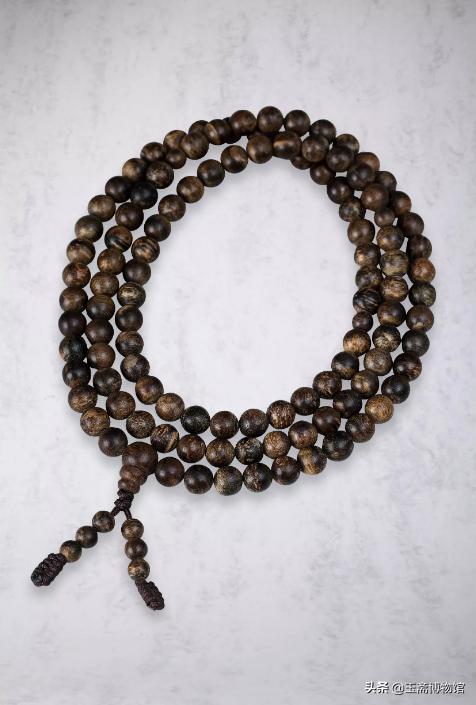 珍贵的绿色佛珠拍卖记录，没想到一串佛珠竟然卖到100万