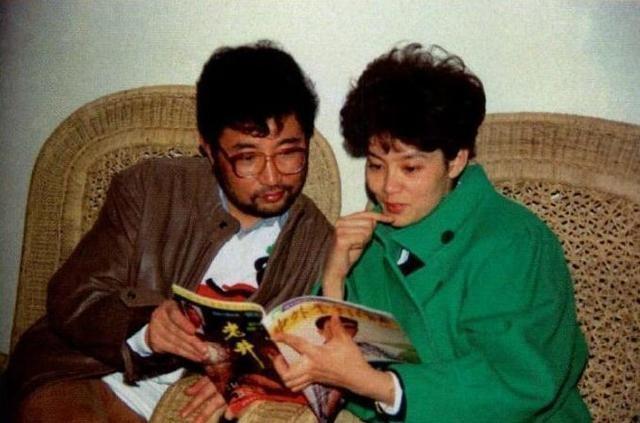 张国立的婚姻史，张国立与罗秀春离婚34年