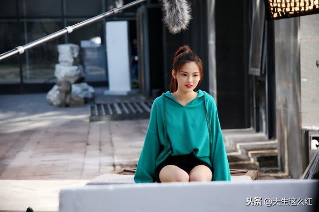 杨超越是怎么成锦鲤的，只是靠运气走红的锦鲤女神吗