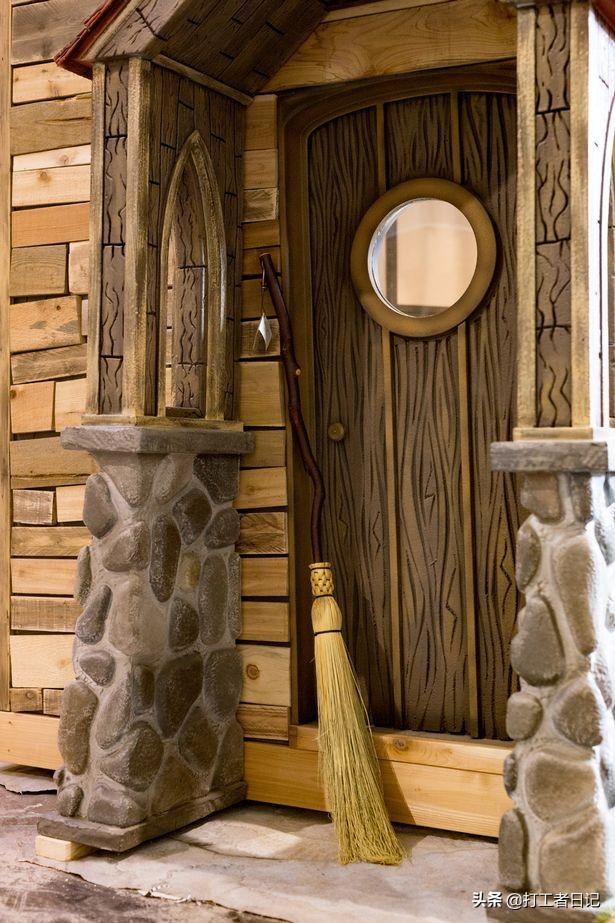 英国哈利波特城堡，祖父母为两岁的孙女建造了迷人的哈利波特城堡