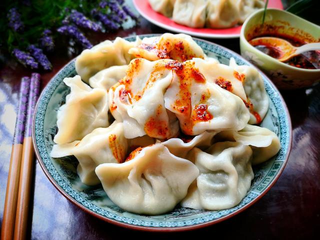 青椒馅饺子的做法，家常青椒肉饺子馅的做法（秋天遇见这菜）