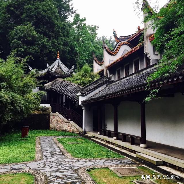 天下闻名岳麓书院，千年岳麓书院背靠麓山